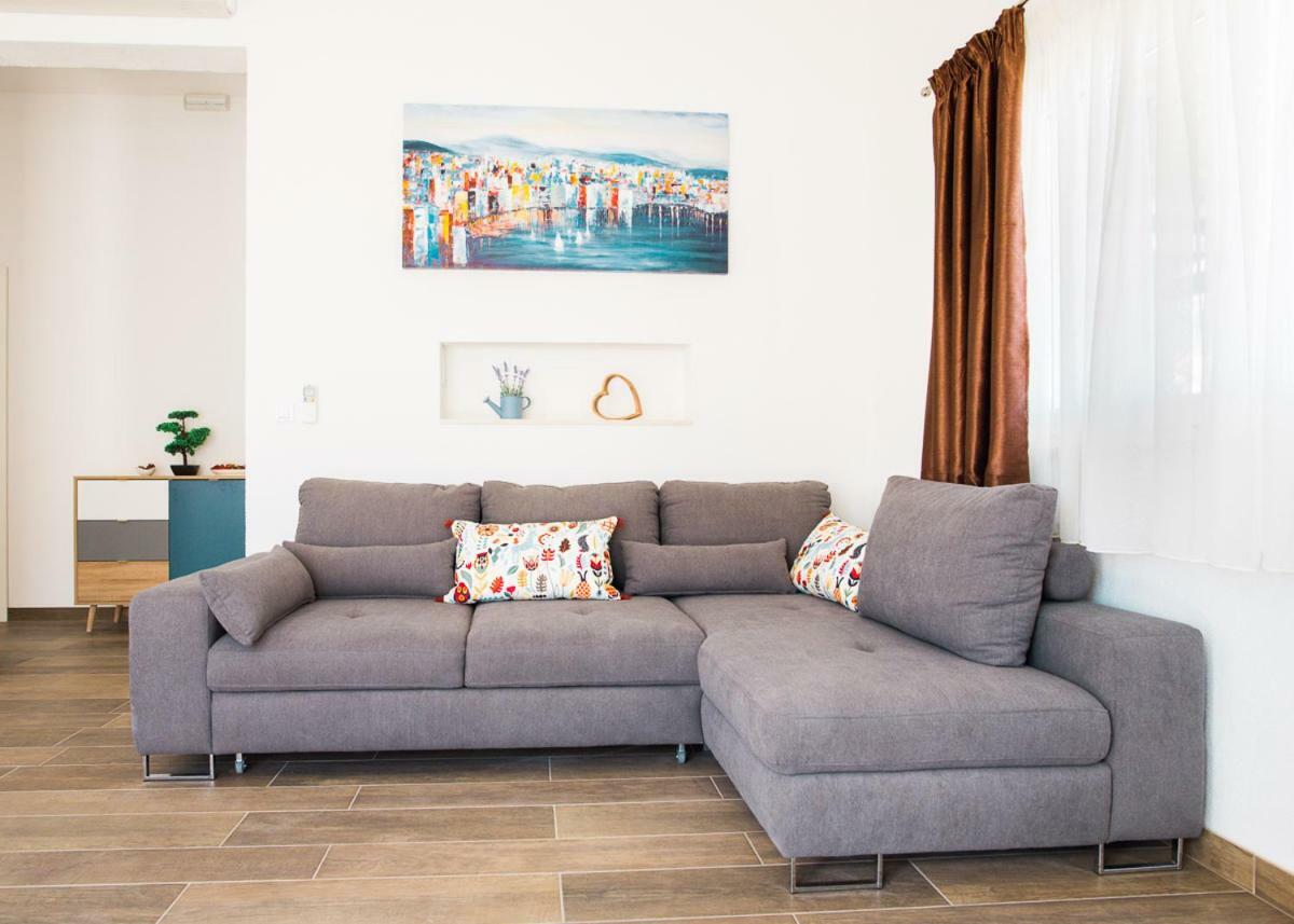 Apartments Cambio Каштела Екстер'єр фото