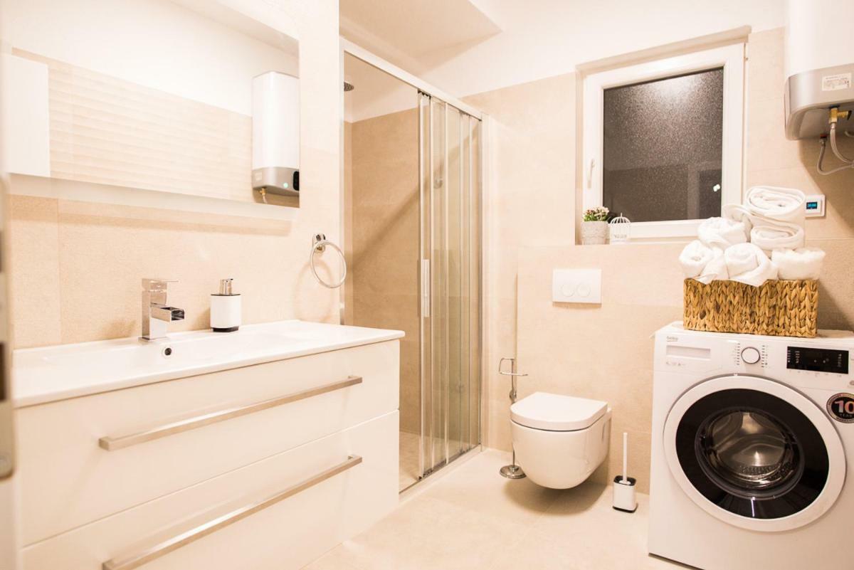 Apartments Cambio Каштела Екстер'єр фото