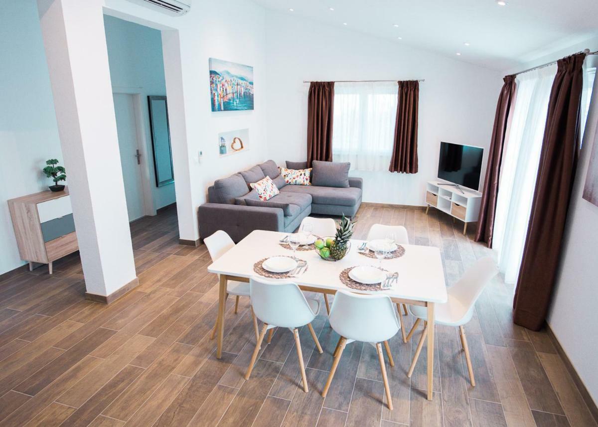 Apartments Cambio Каштела Екстер'єр фото