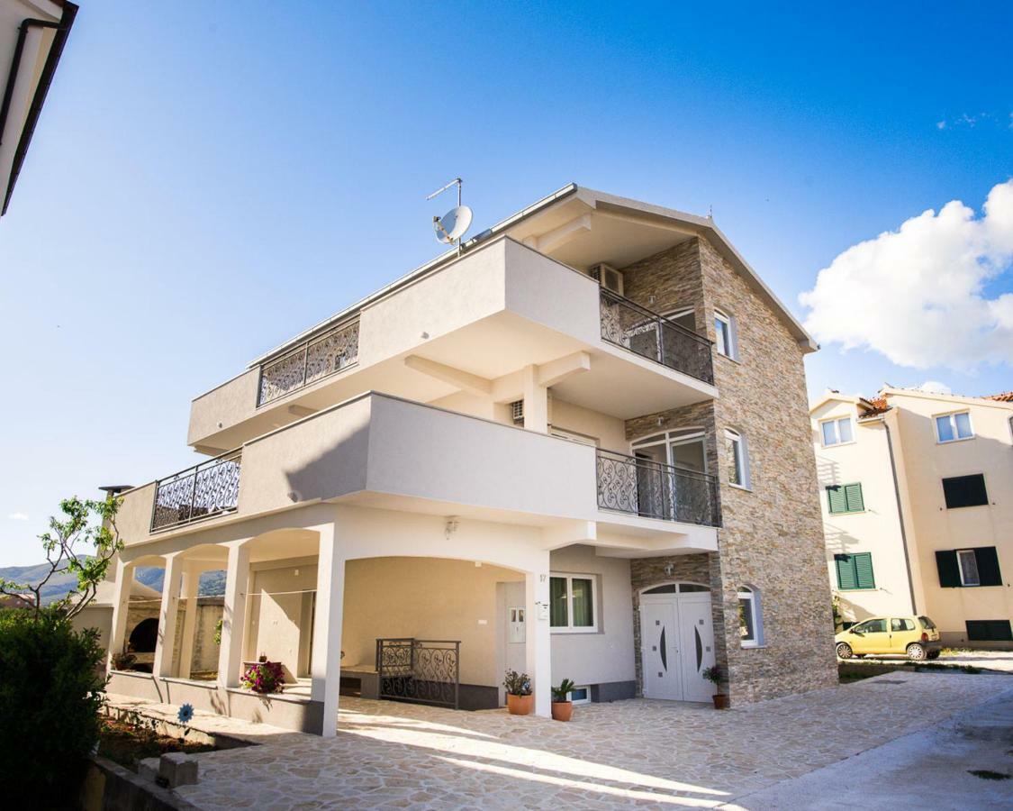 Apartments Cambio Каштела Екстер'єр фото