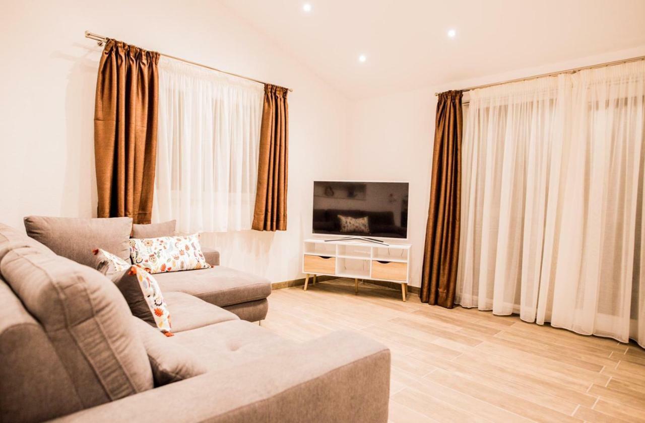 Apartments Cambio Каштела Екстер'єр фото