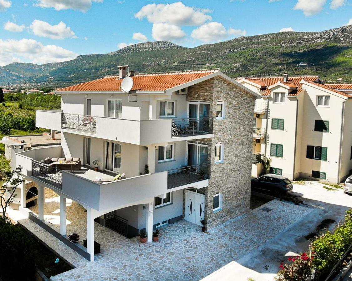 Apartments Cambio Каштела Екстер'єр фото
